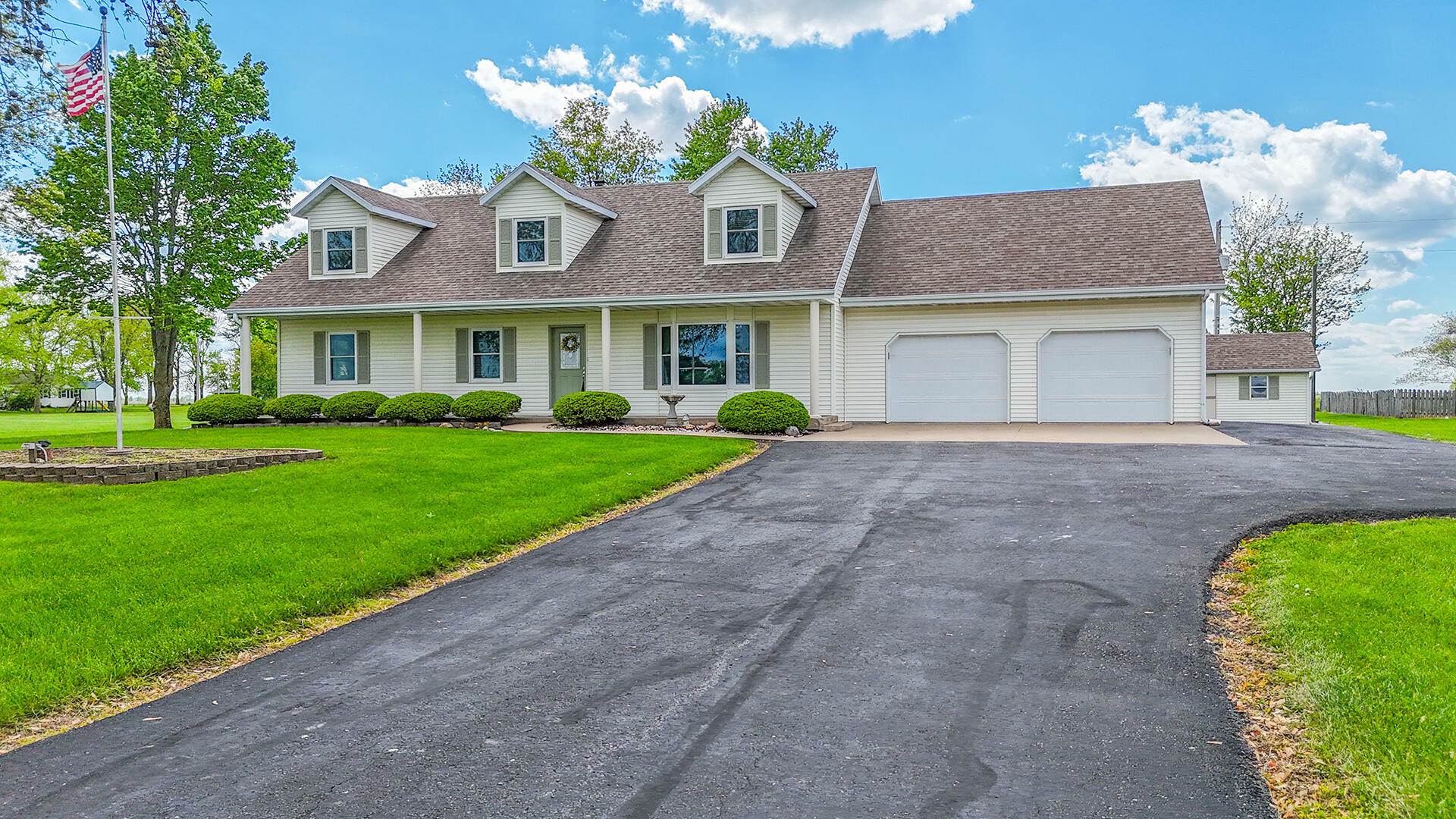 Property Photo: 6887 Hwy Ee MO 65240