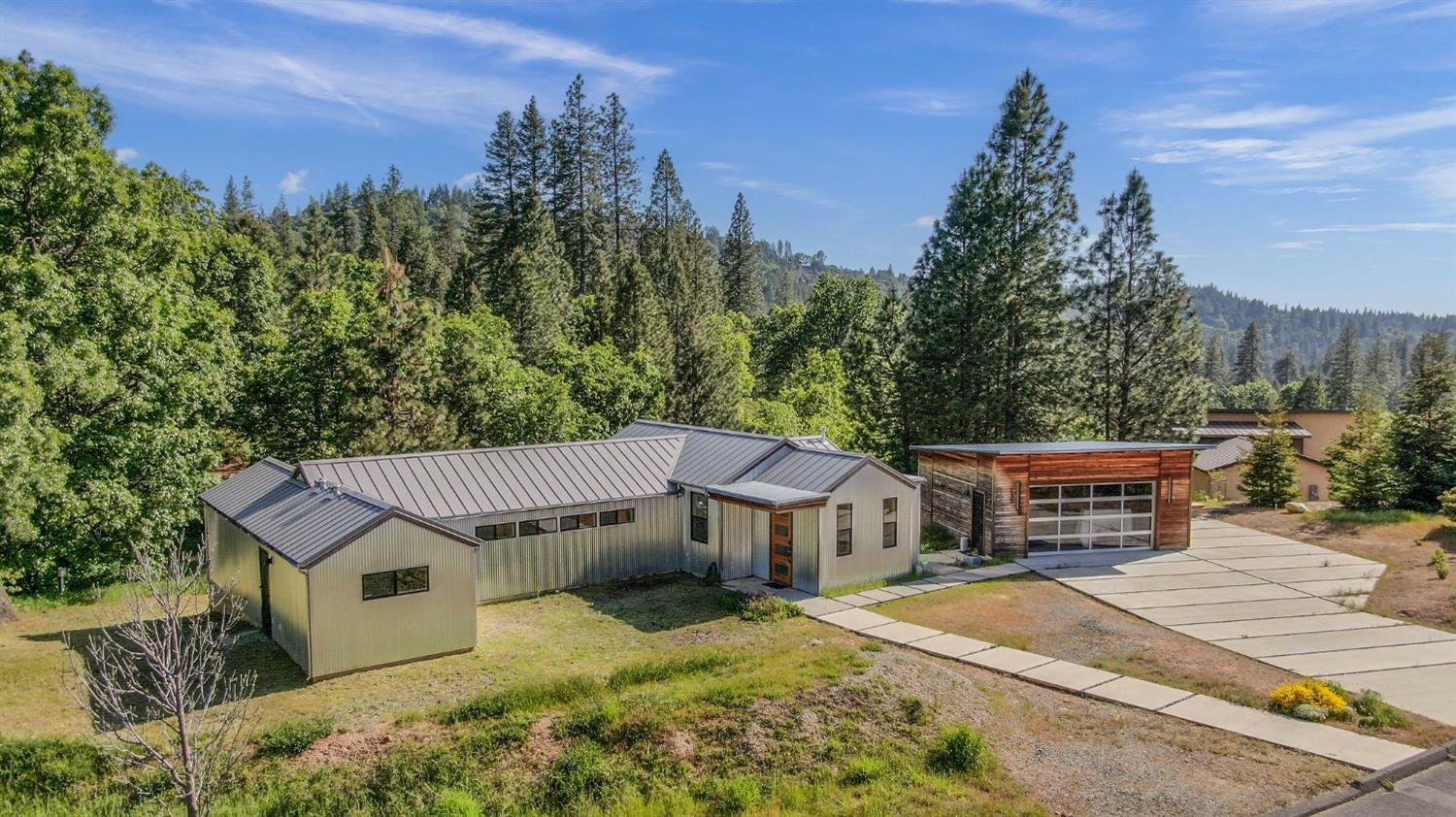 Property Photo: 135 Pippin Court CA 95247