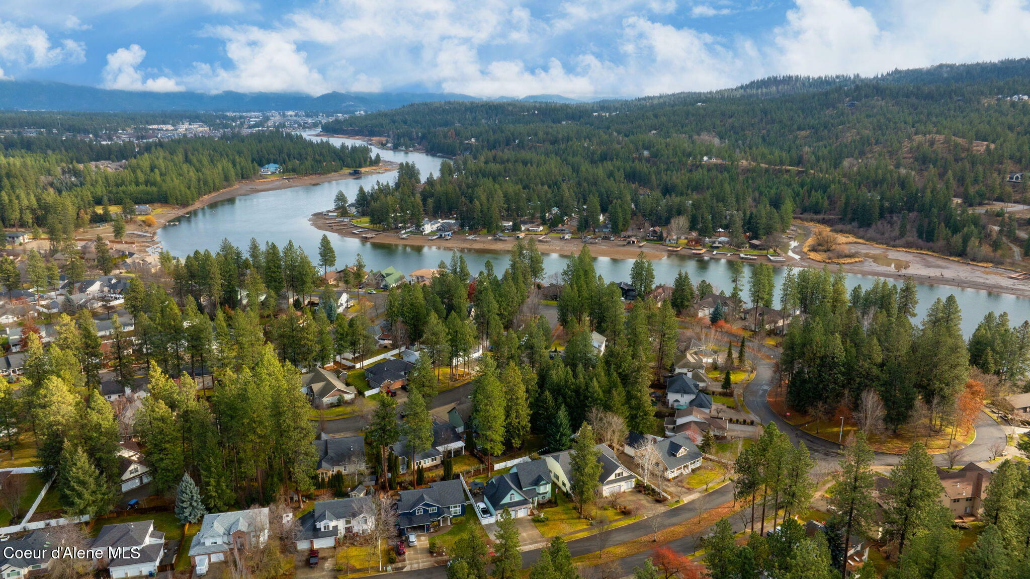 Property Photo: 807 S Riverside Harbor Dr ID 83854