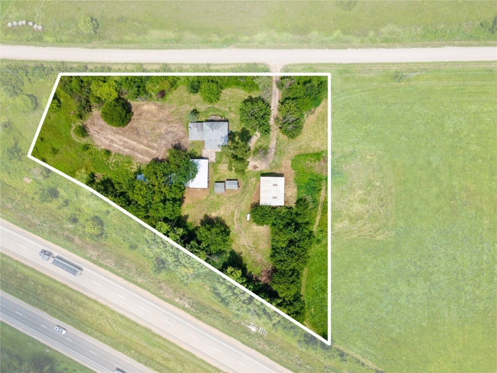 Property Photo: 1454 Maxson Road IA 52403