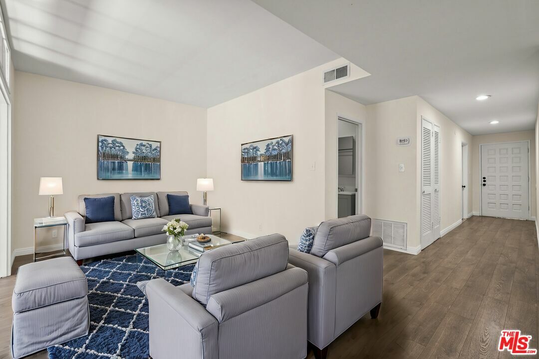Property Photo: 1228 N La Cienega Blvd CA 90069
