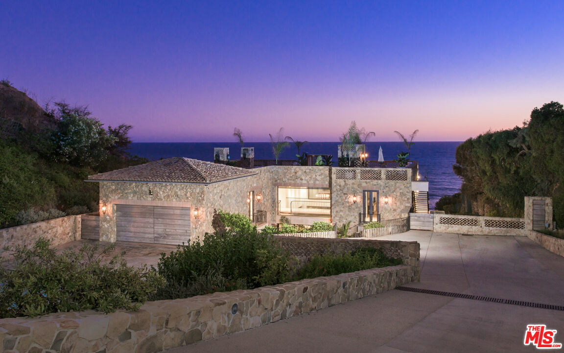 32852 Pacific Coast Hwy  Malibu CA 90265 photo