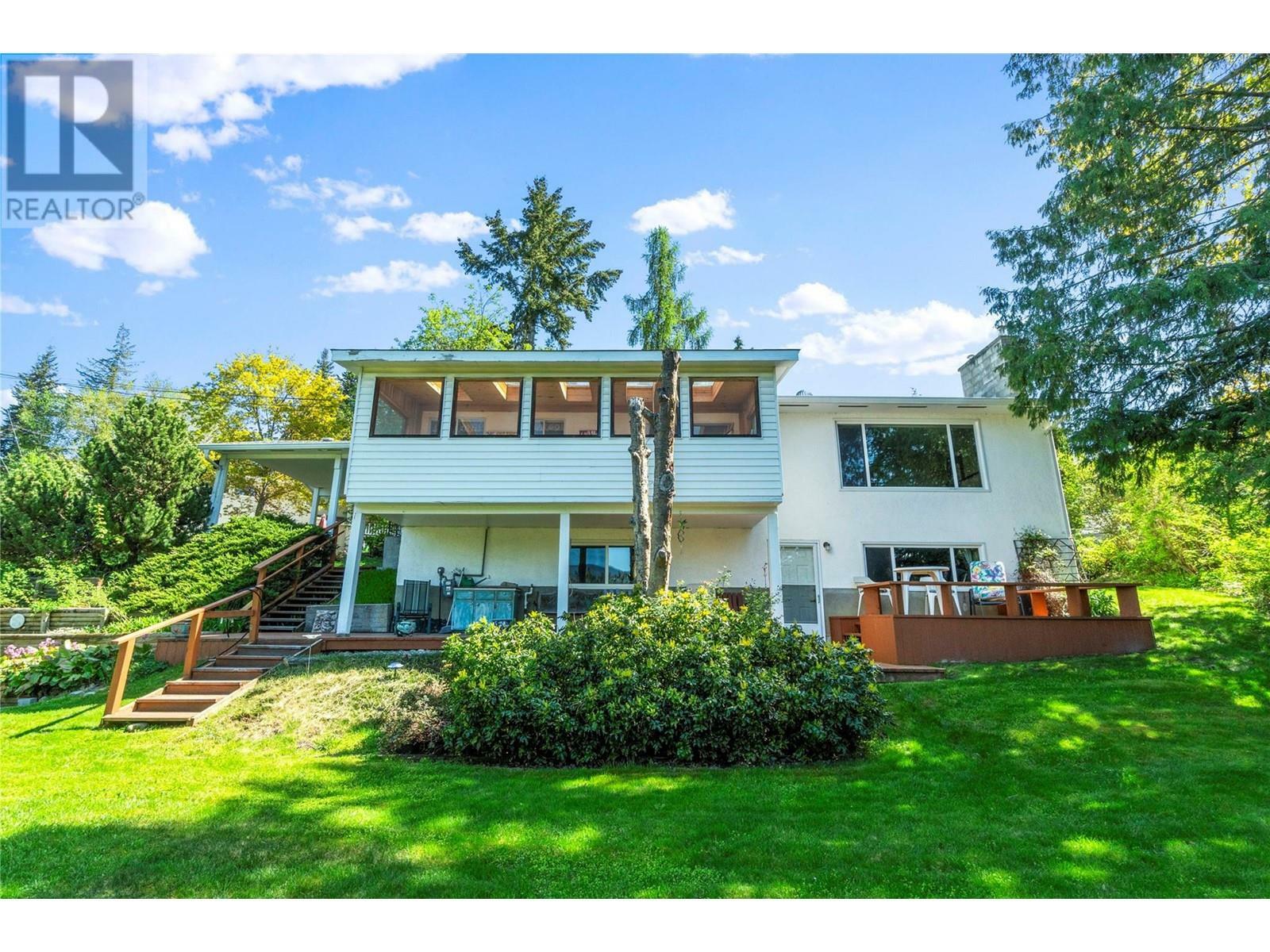 Property Photo: 1811 9 Avenue Southeast BC V1E 2J6