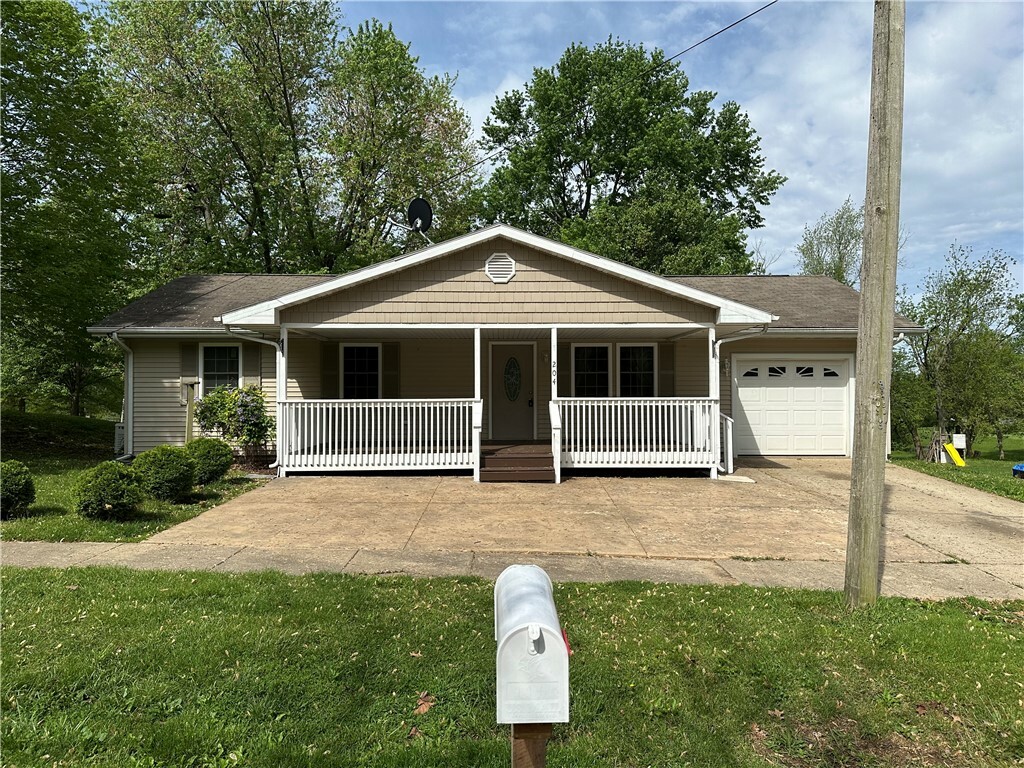 204 Broad Street   IL 62547 photo