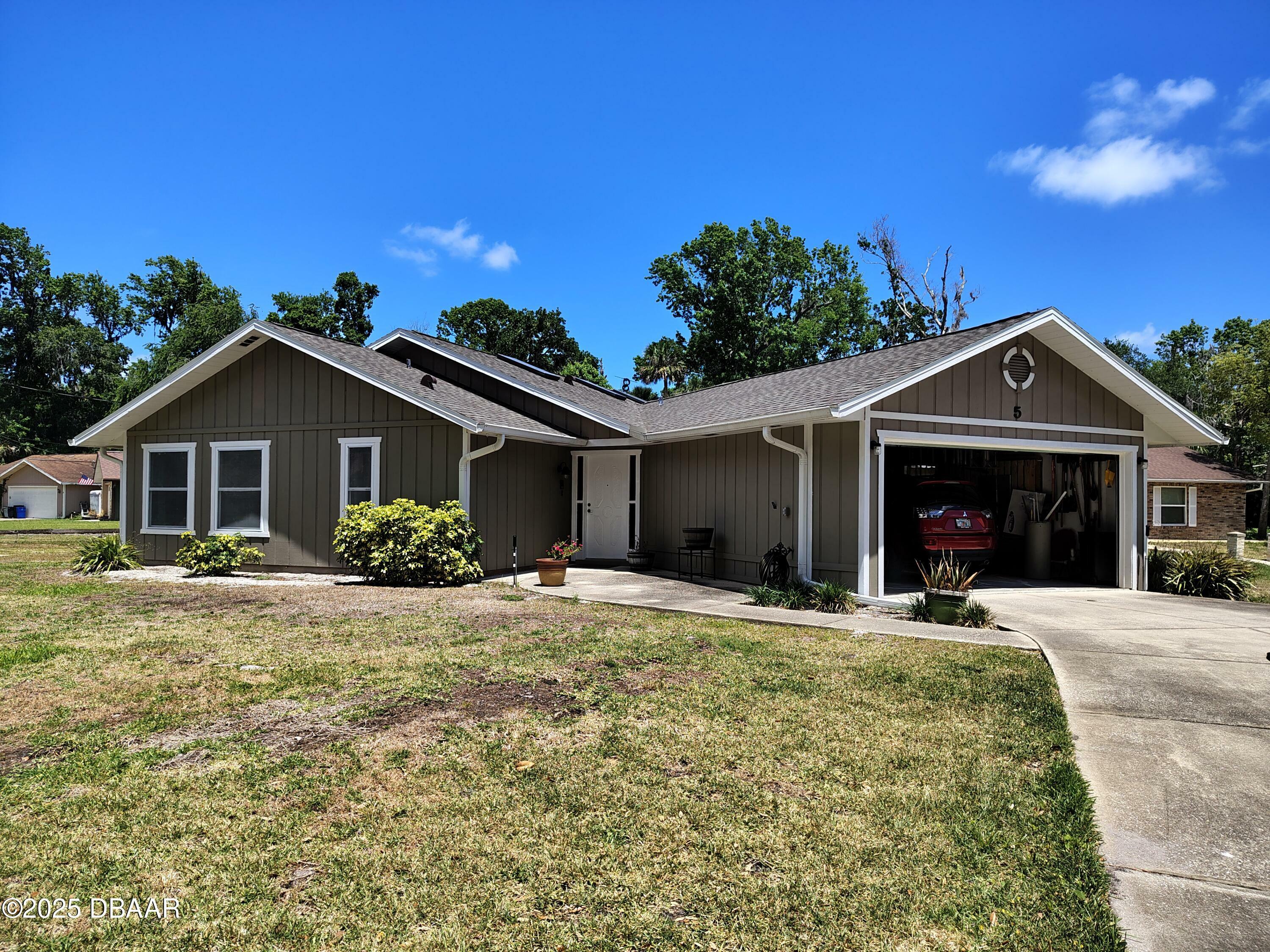 Property Photo: 5 Woodgate Court FL 32174
