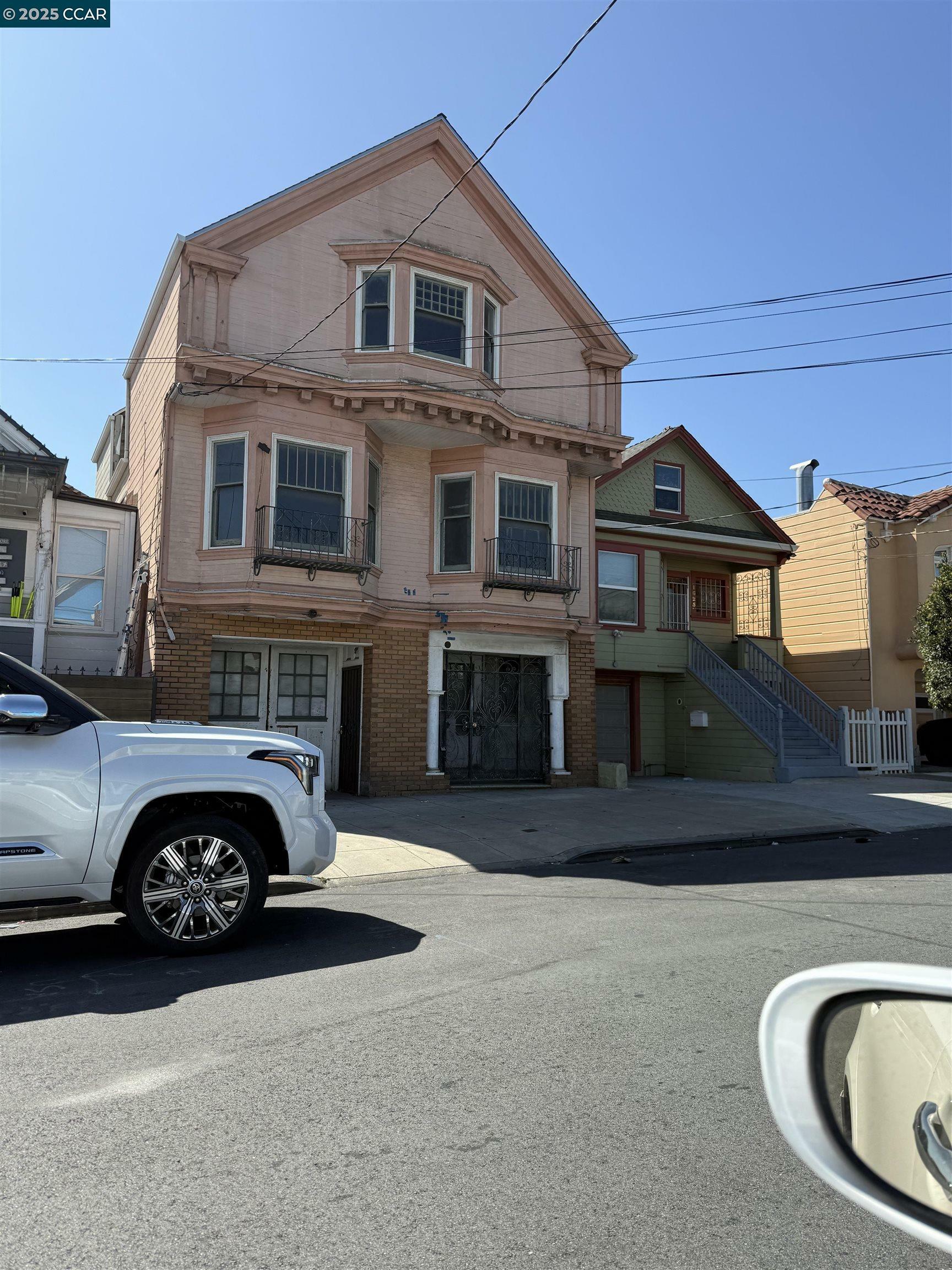 Property Photo: 1621 Shafter Ave CA 94124