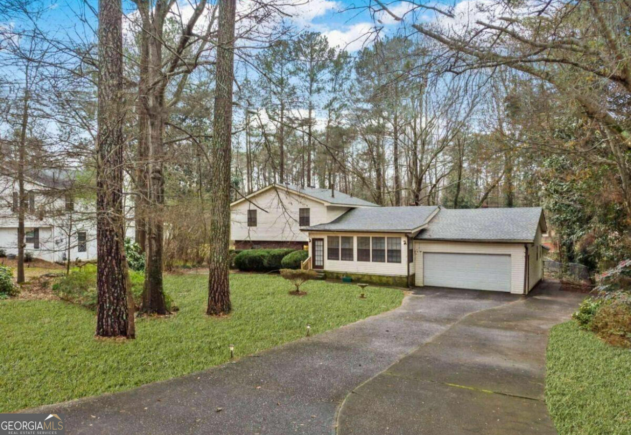 Property Photo: 2325 Lago Drive GA 30236