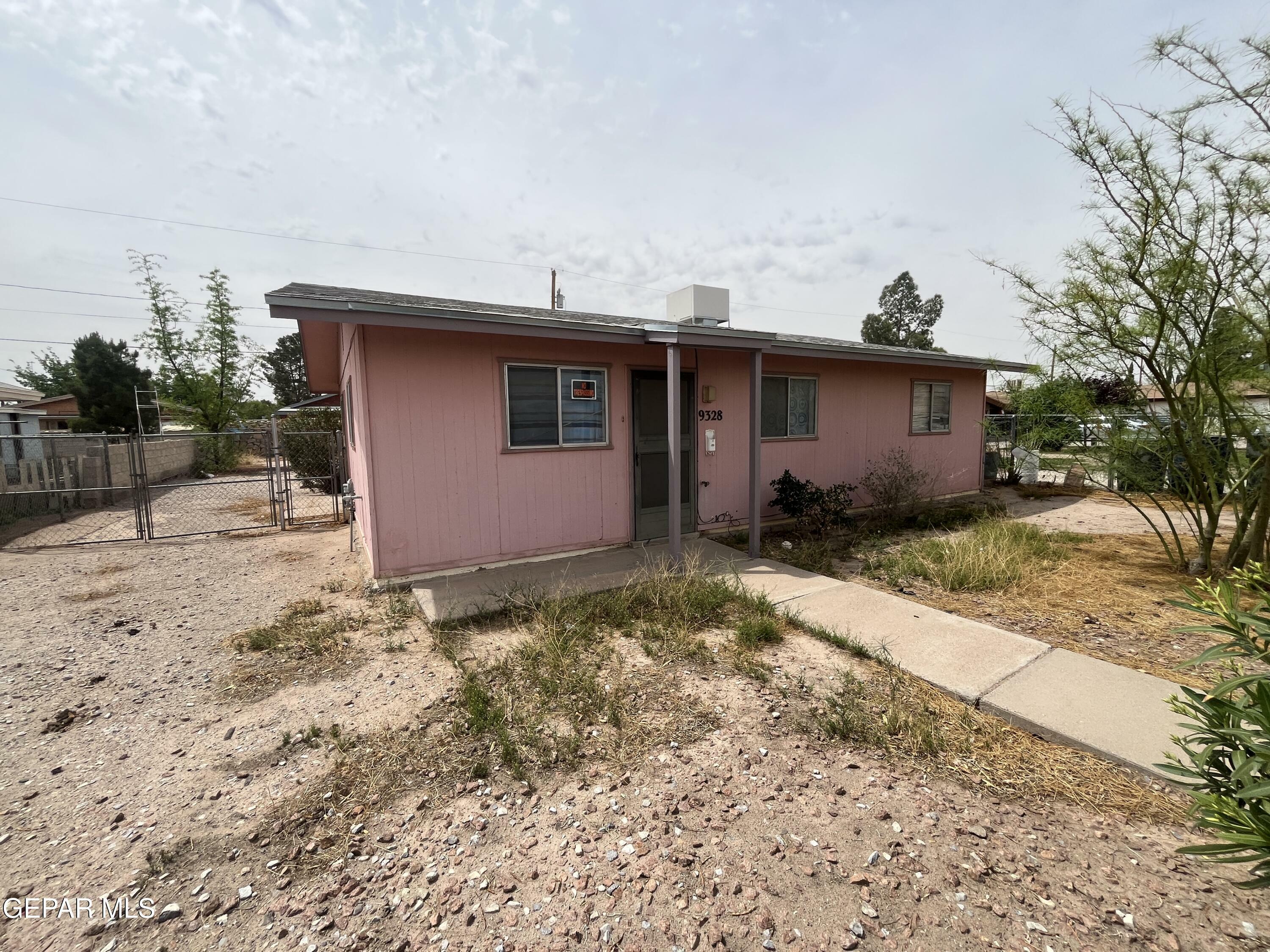 Property Photo: 9328 San Lorenzo Avenue TX 79907
