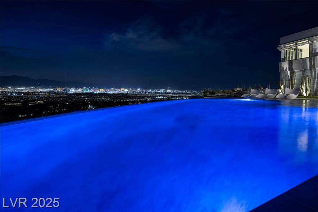 Property Photo: 621 Majestic Rim Drive NV 89012