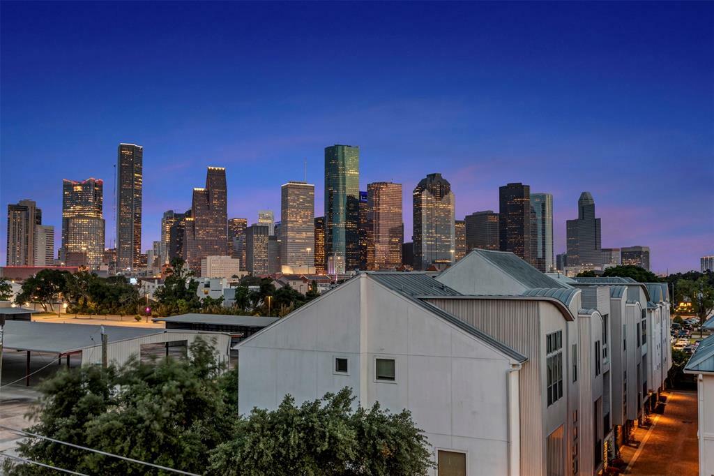 1818 Dart Street  Houston TX 77007 photo