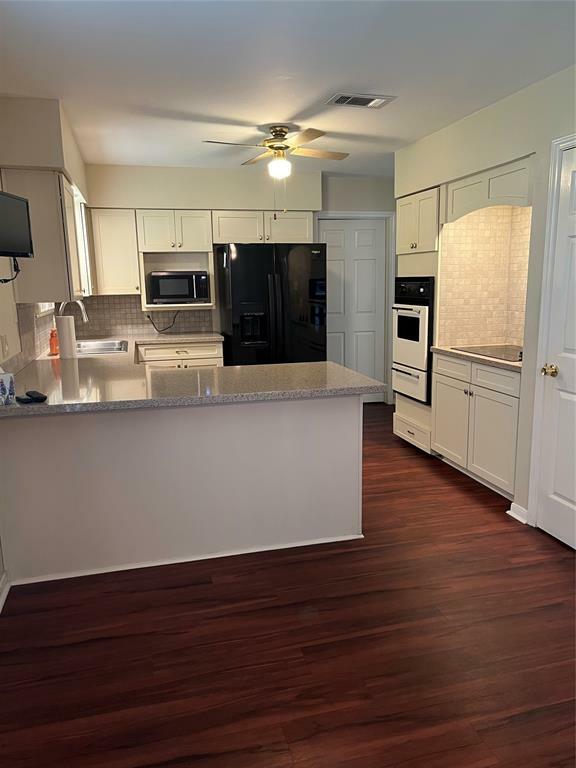 Property Photo: 902 Clover Ridge Avenue TX 77546