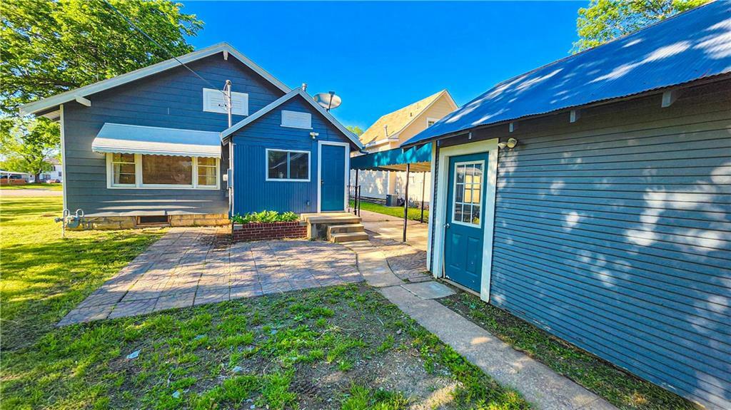 Property Photo:  917 W Main Street  KS 67301 