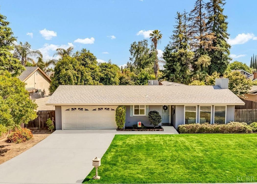 Property Photo: 446 N Vista CA 93292
