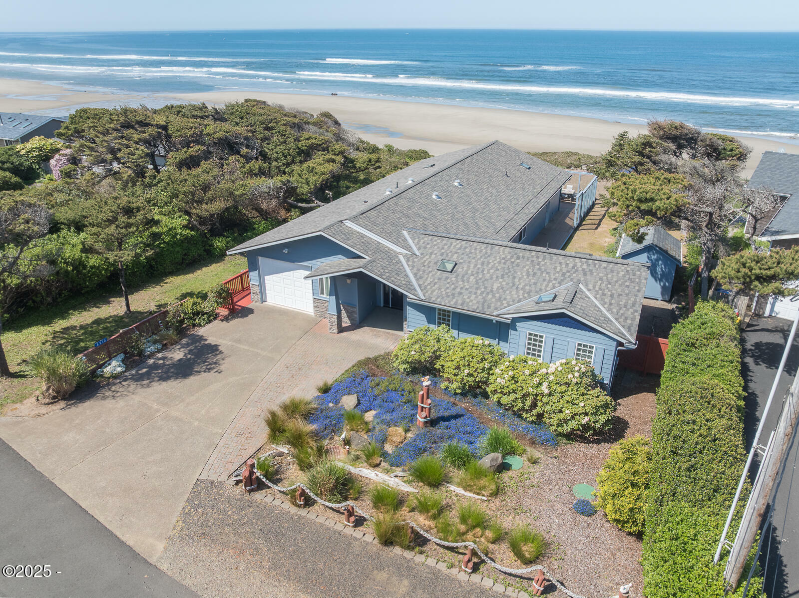 Property Photo: 8810 SW Marine View Street OR 97366
