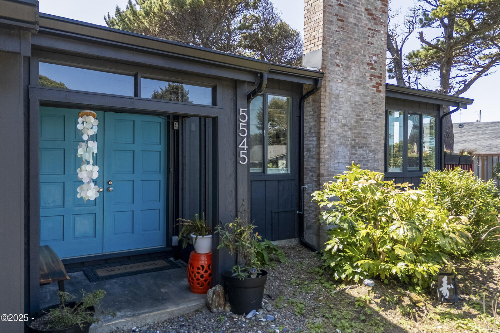 Property Photo: 5545 El Sol Avenue OR 97367