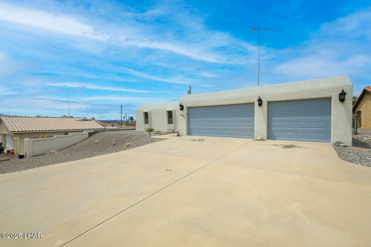 Property Photo: 905 Paso Dr AZ 86406