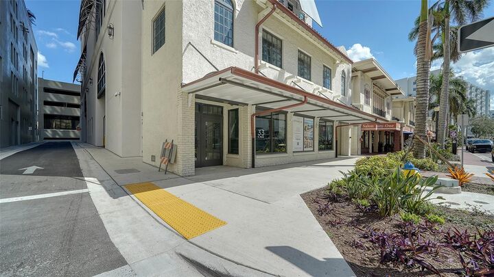 Property Photo:  33 S Palm Avenue 1403  FL 34236