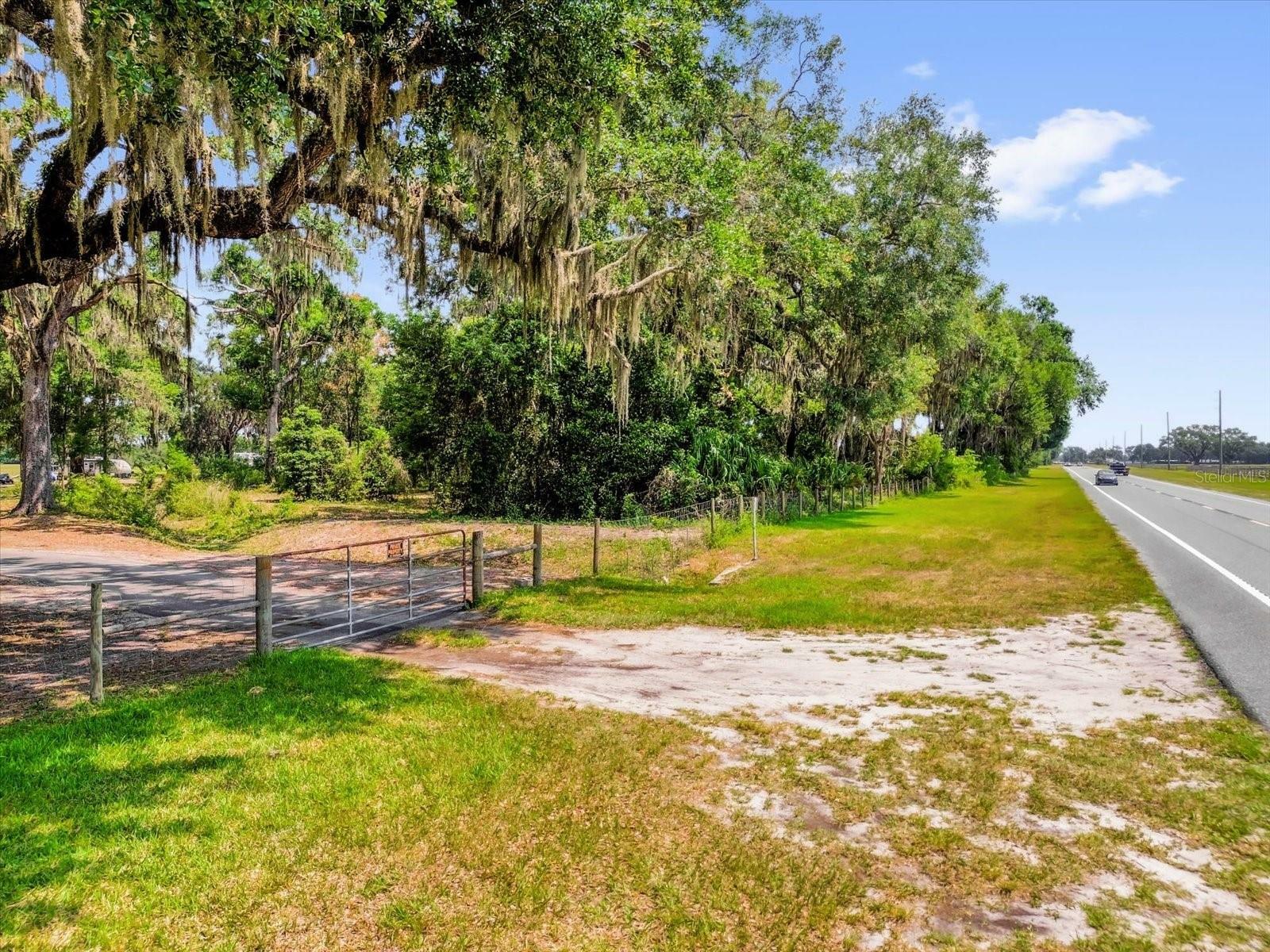 Property Photo: 2878 S US 301 FL 33585