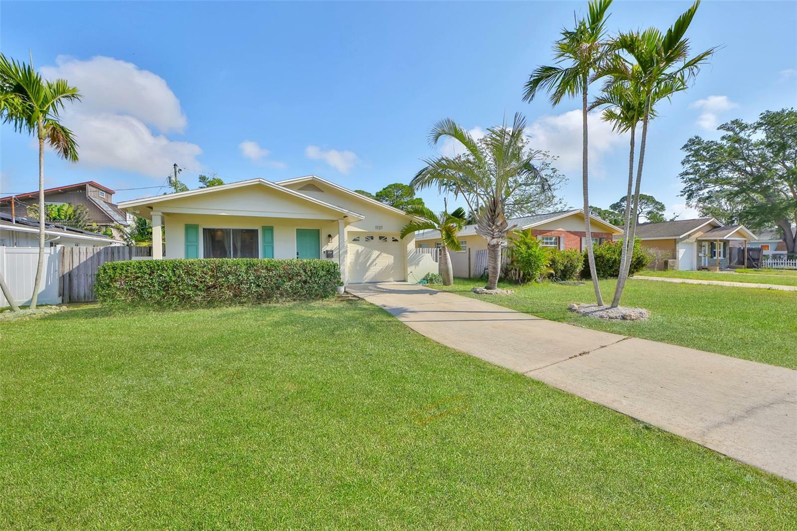 Property Photo: 1727 New Hampshire Avenue NE FL 33703