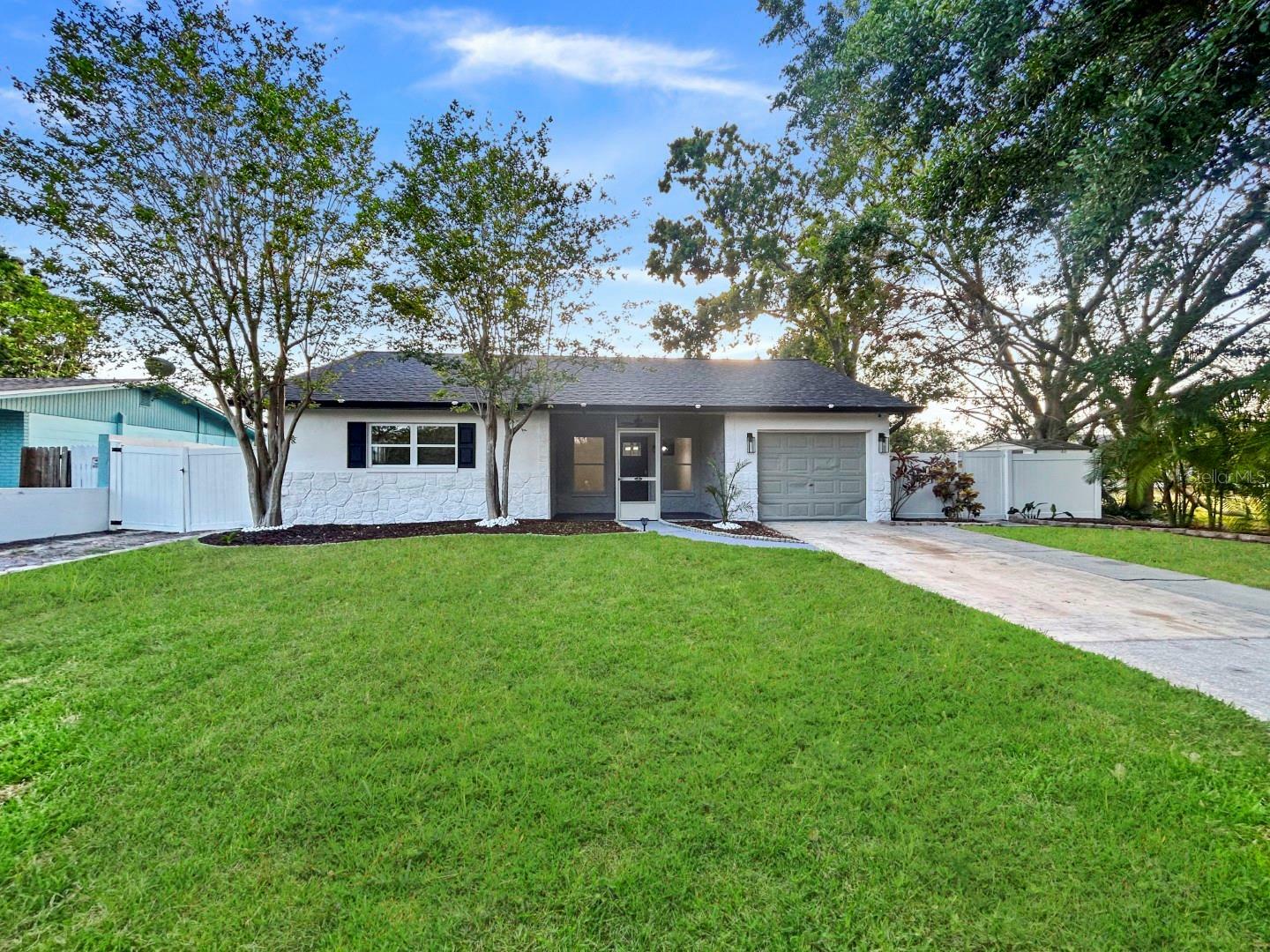Property Photo: 7490 Locust Street NE FL 33702