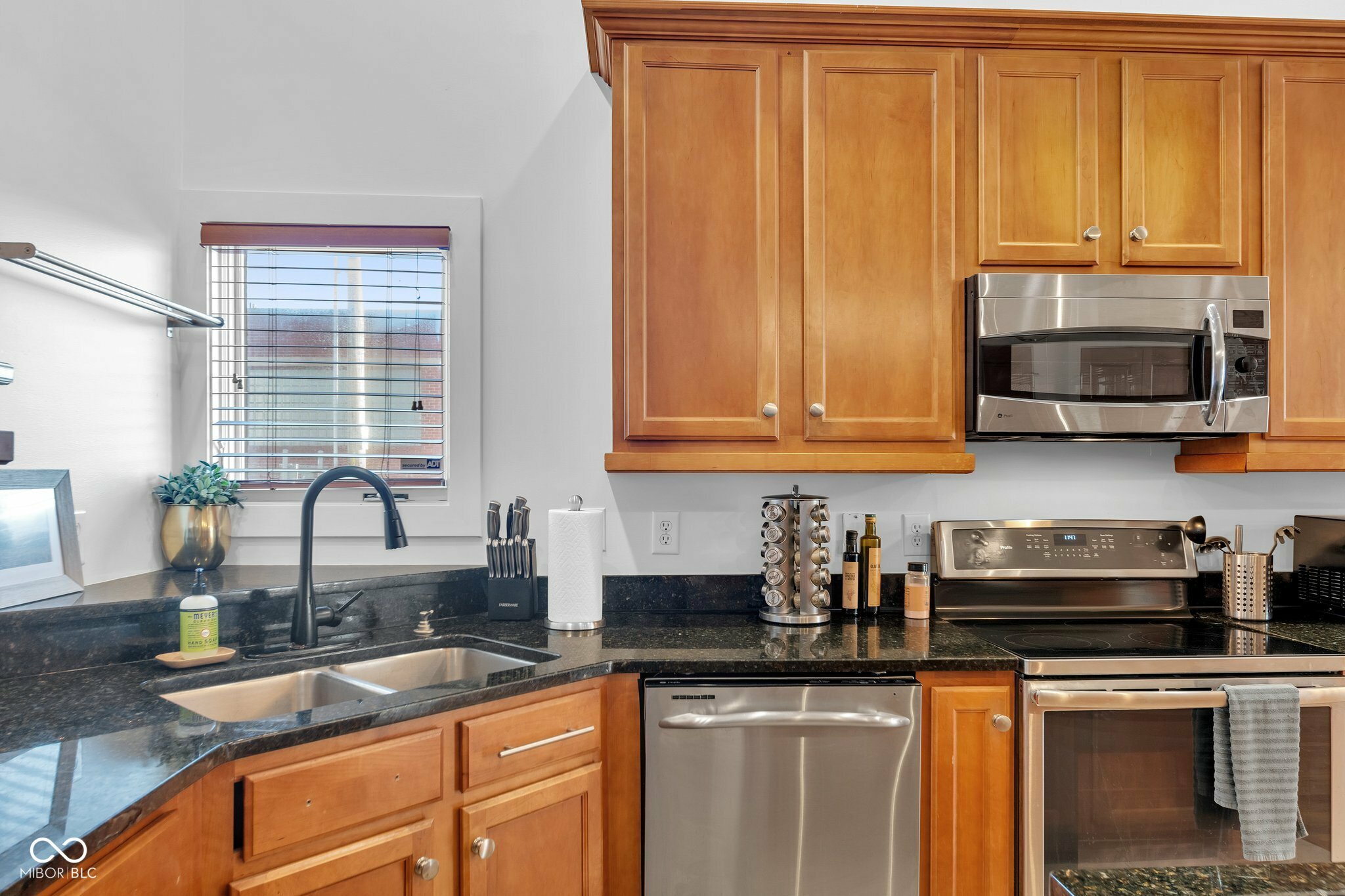Property Photo: 304 N College Avenue Apt A IN 46202