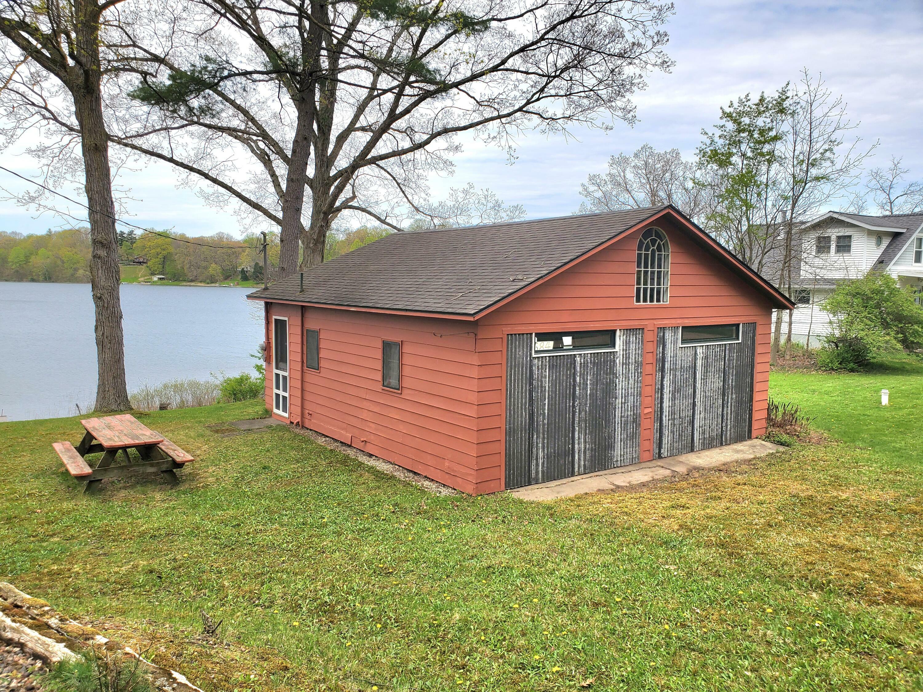 Property Photo: 684 E Lake Sixteen Drive MI 49010