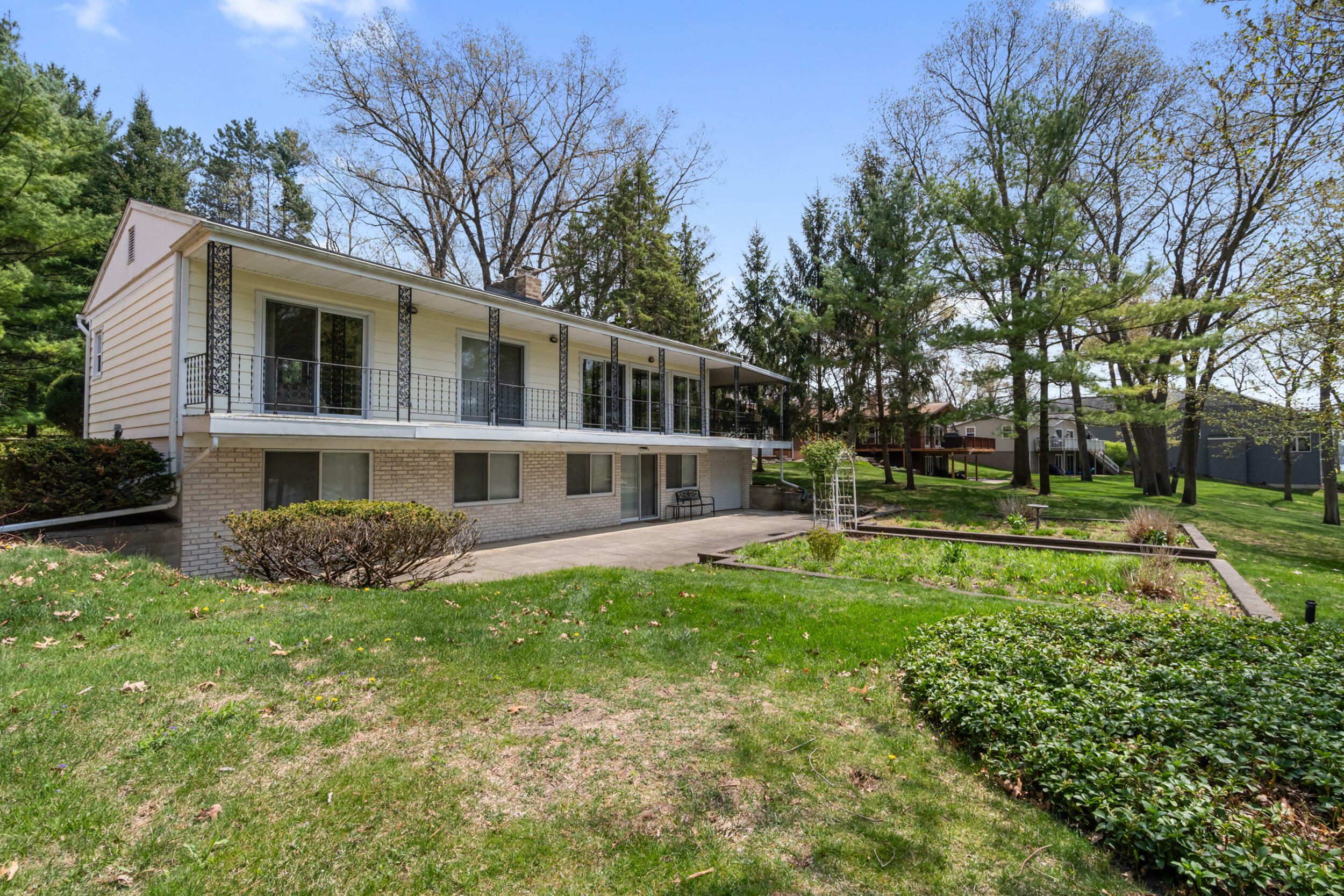 11253 Pinewood Drive  Jerome MI 49249 photo
