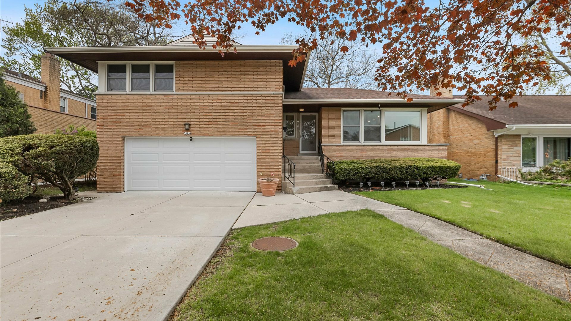 Property Photo: 6618 N Christiana Avenue IL 60712