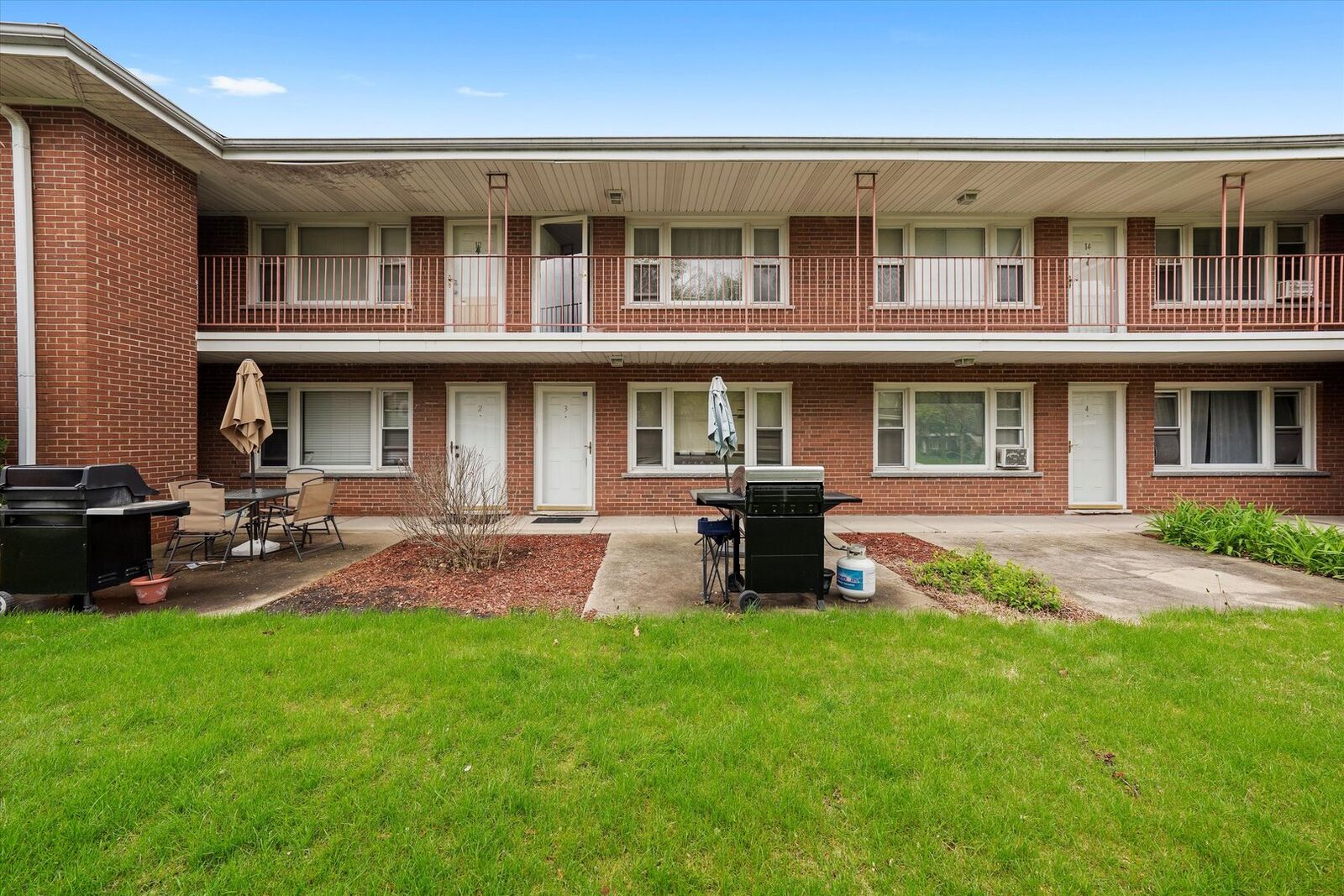 Property Photo: 165 Dover Drive 3 IL 60018
