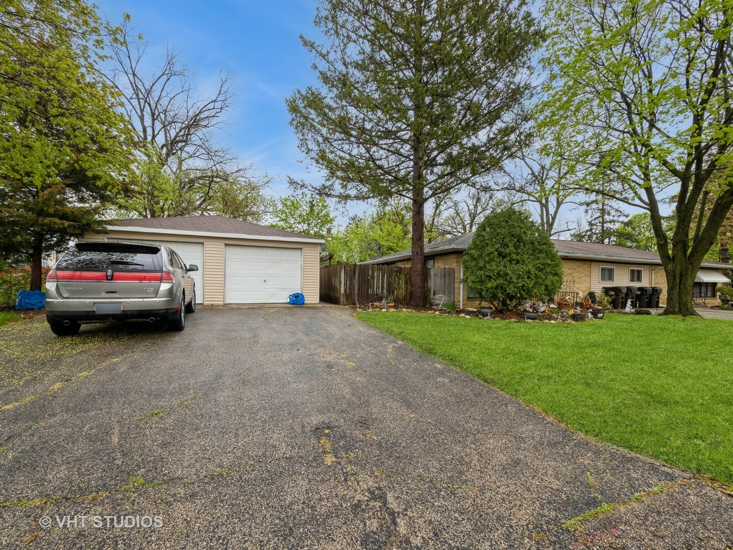 Property Photo: 302-304 Osage Street IL 60084