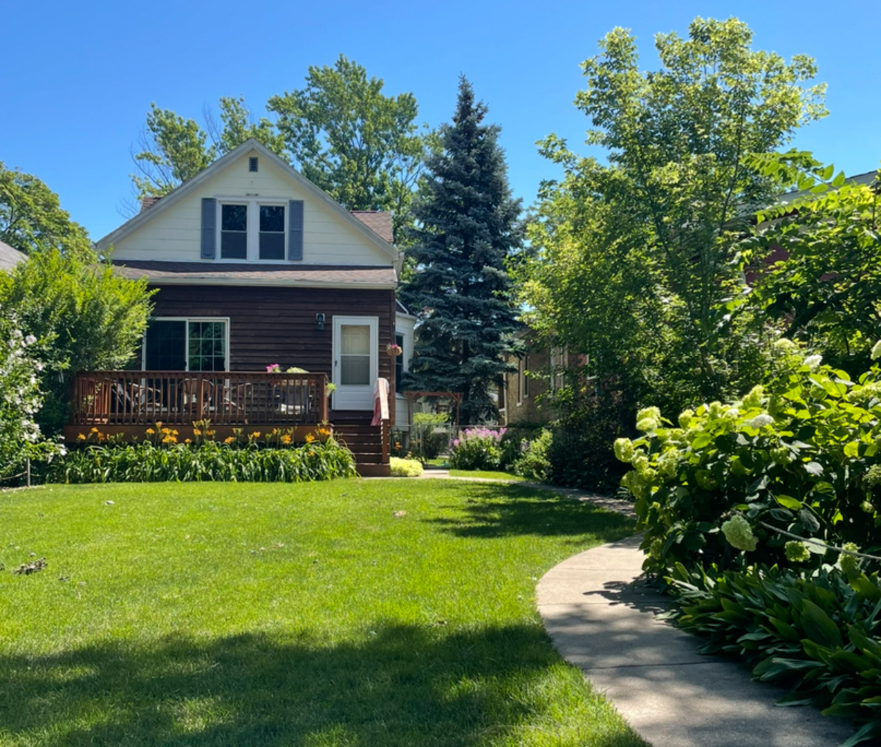Property Photo: 941 Lathrop Avenue IL 60130