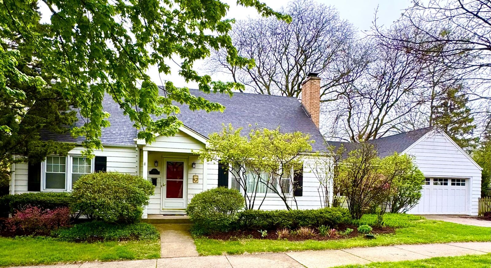 Property Photo: 300 S Peck Avenue IL 60525