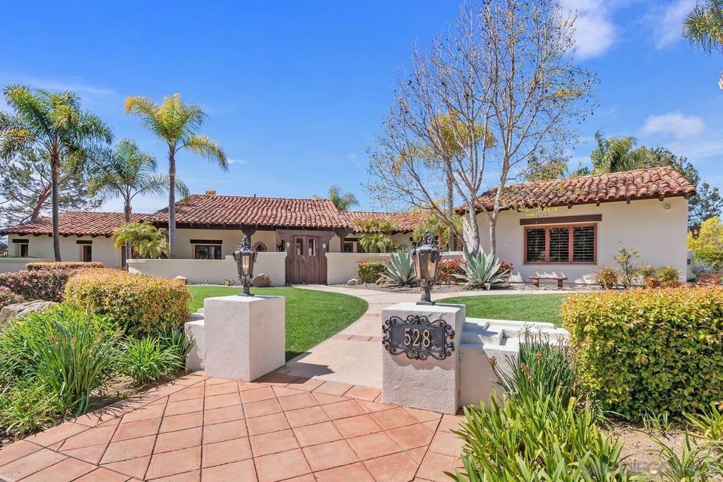 Property Photo: 528 Flores De Oro CA 92067