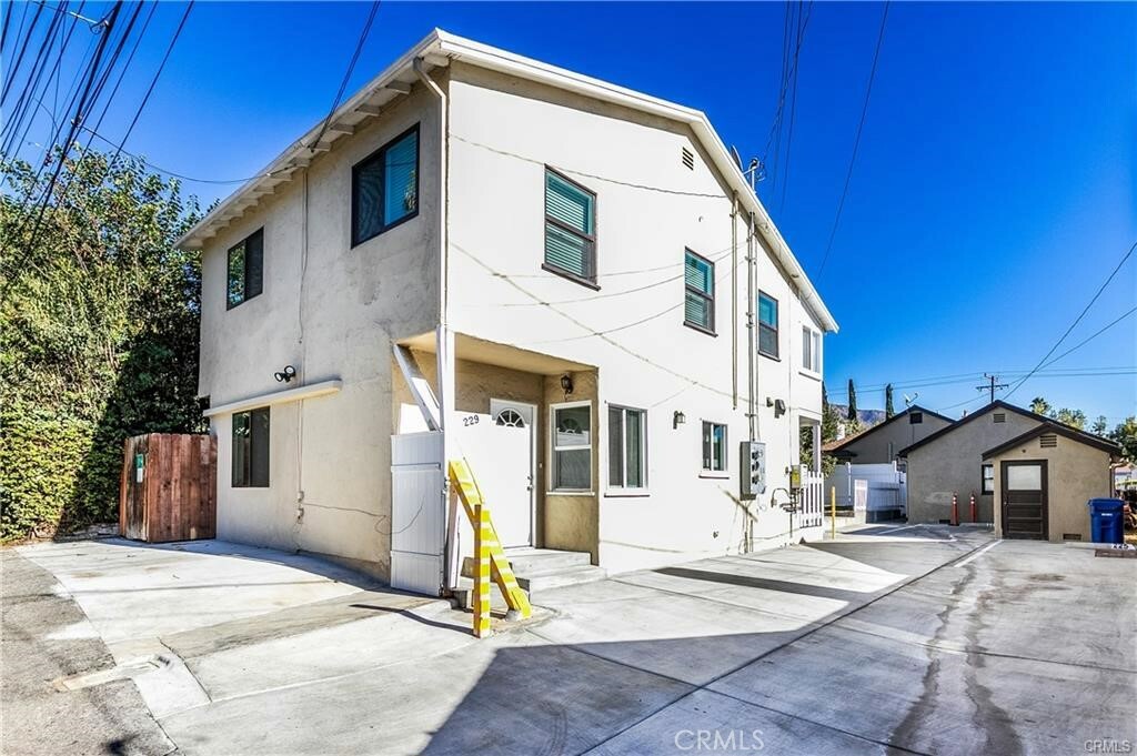 Property Photo: 229 Mayflower Avenue CA 91016