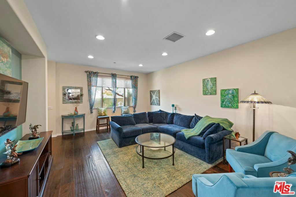 Property Photo: 616 W Imperial Avenue 2 CA 90245