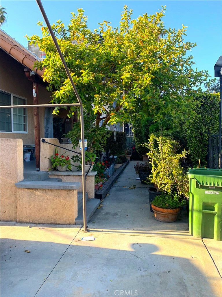 Property Photo: 6417 Troost Avenue CA 91606
