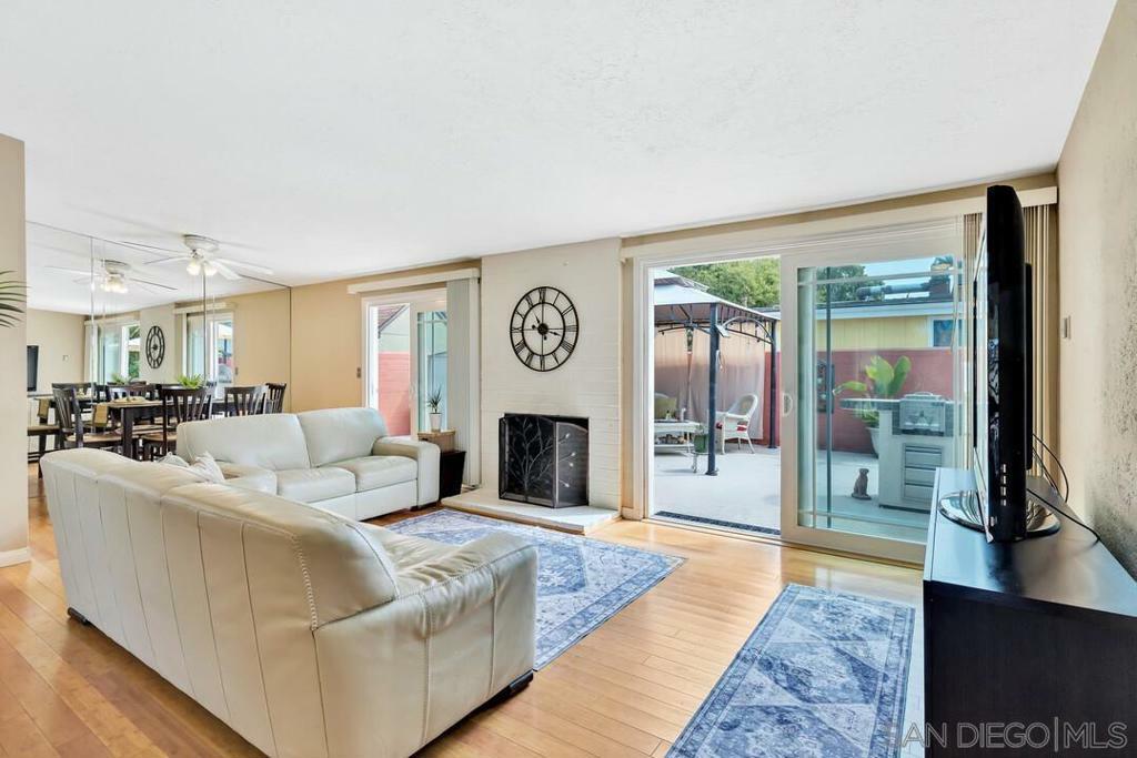 Property Photo: 3031 Larkin Pl CA 92123