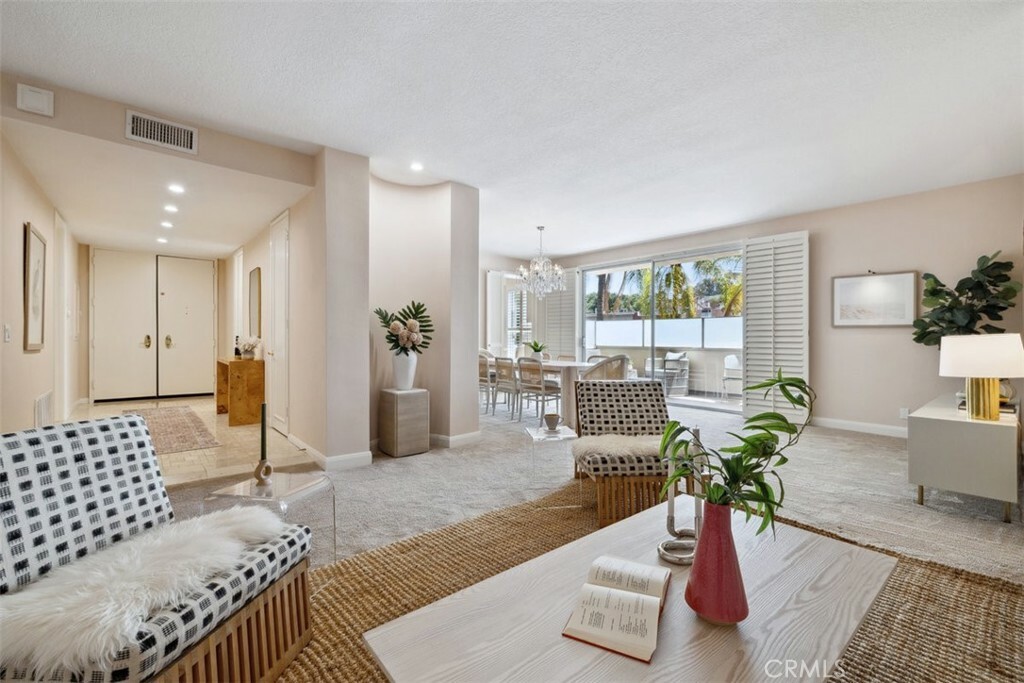 Property Photo: 4949 Genesta Avenue 208 CA 91316