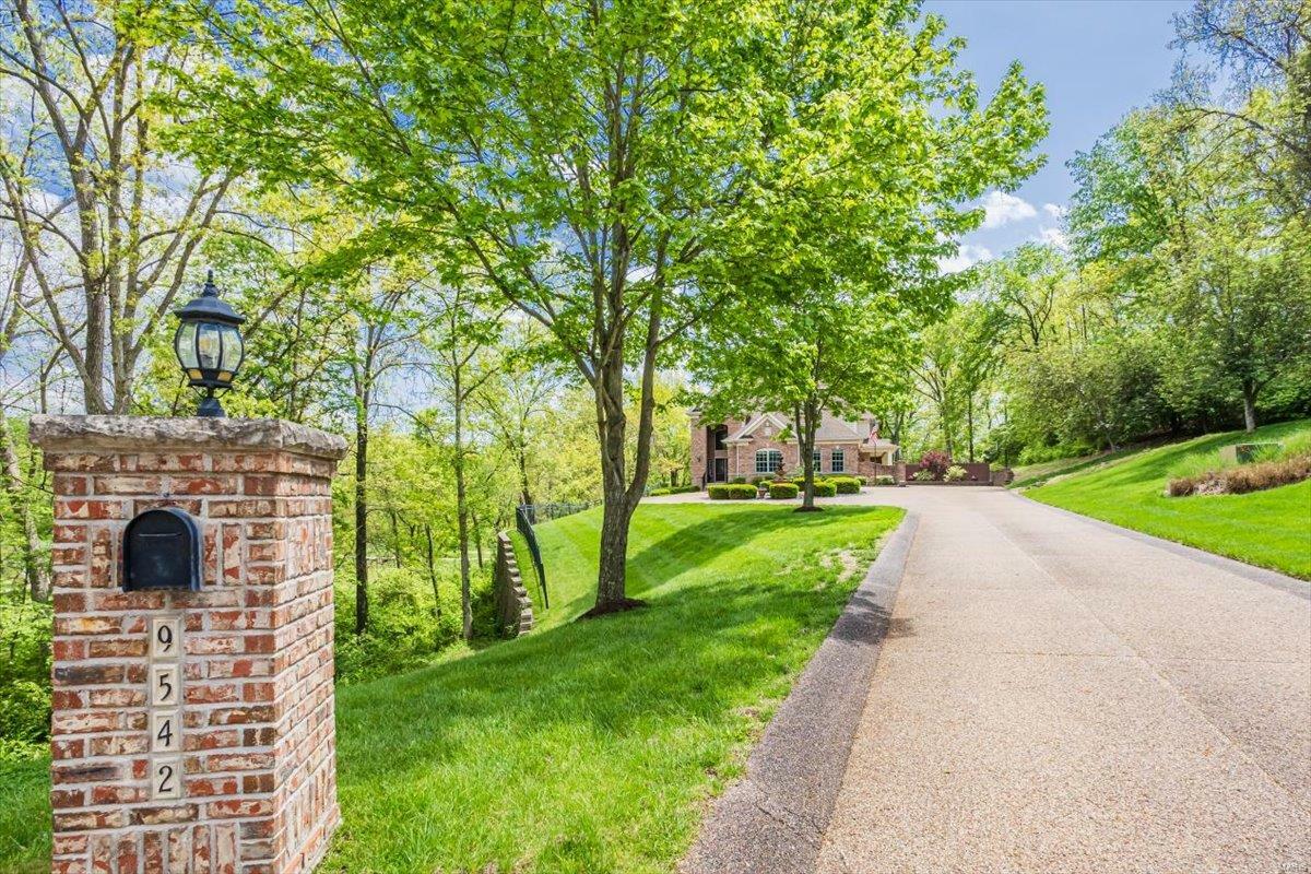 Property Photo: 9542 Country Club Grn MO 63127
