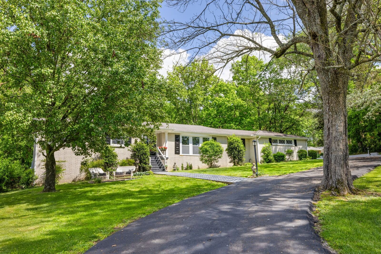 Property Photo: 716 S Summerfield Dr TN 37115