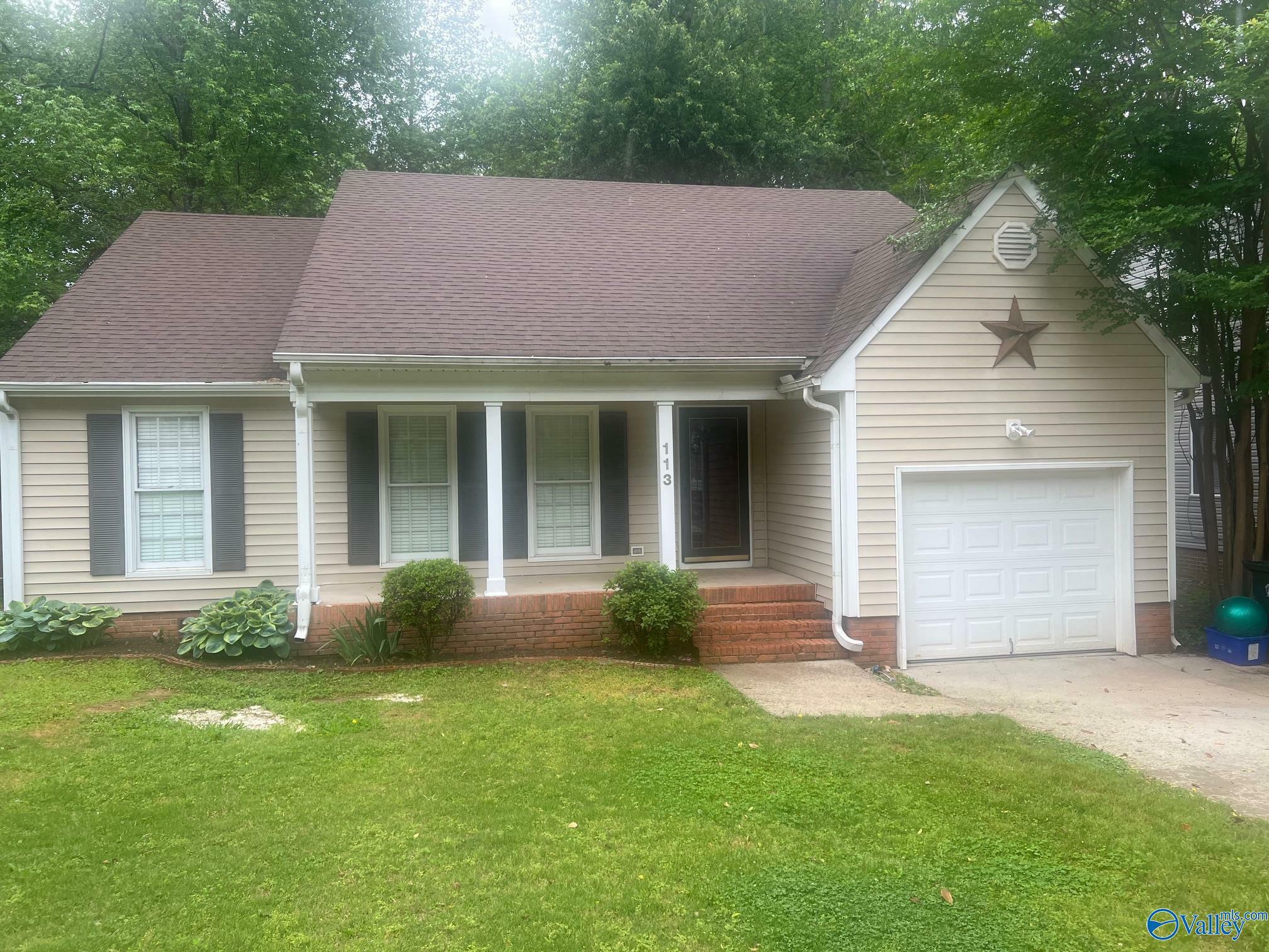 Property Photo: 113 Suffolk Drive AL 35757