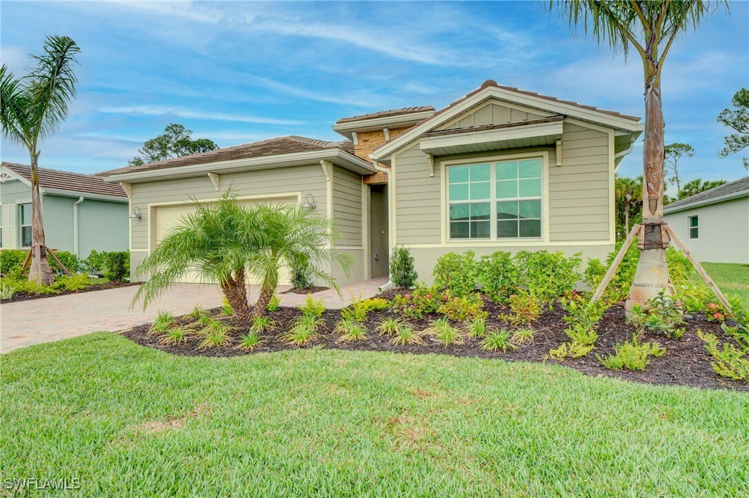 Property Photo: 335 Tamarindo Lane FL 34114