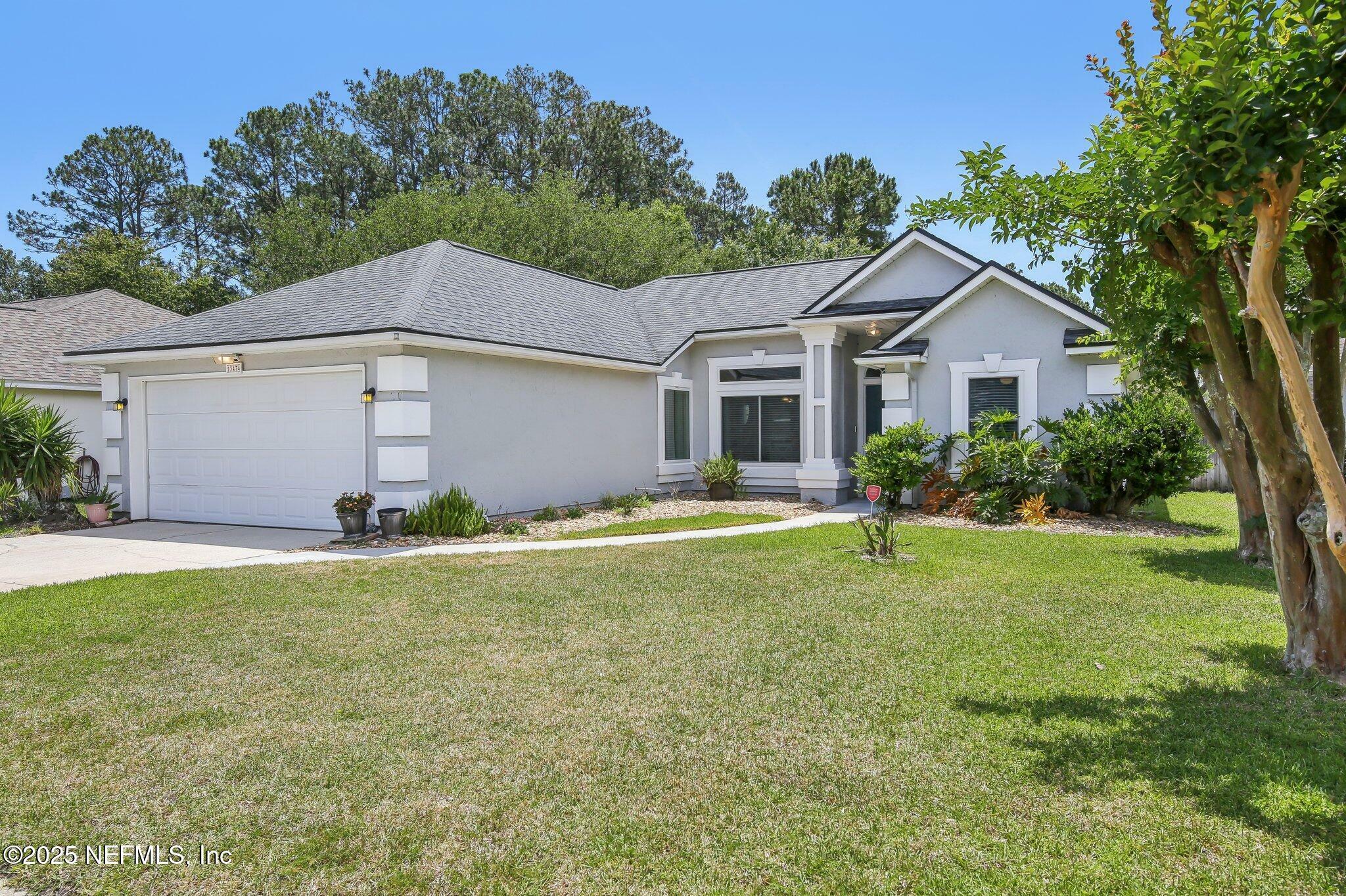 Property Photo: 13474 Las Brisas Way FL 32224