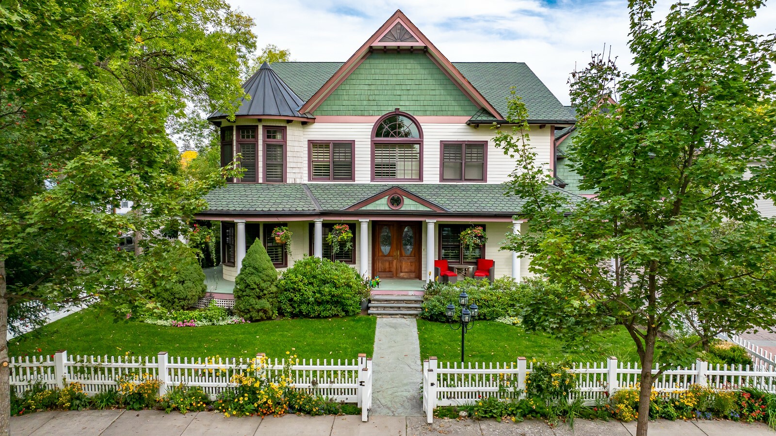 Property Photo: 305 Columbia Avenue MT 59937