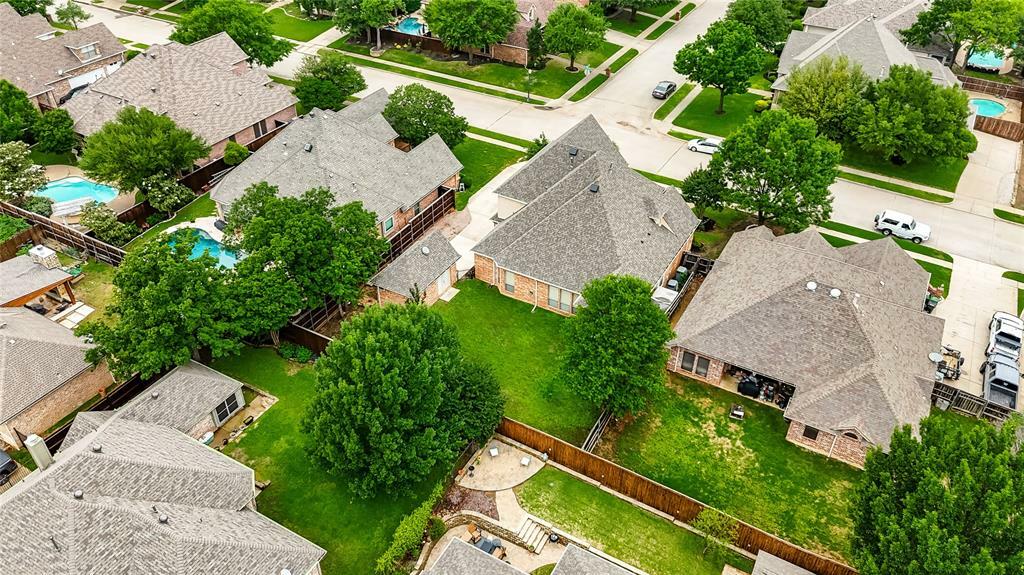 Property Photo: 7816 Shady Oaks Drive TX 76182