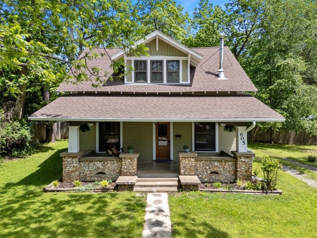 Property Photo: 605 N Wright Street AR 72761