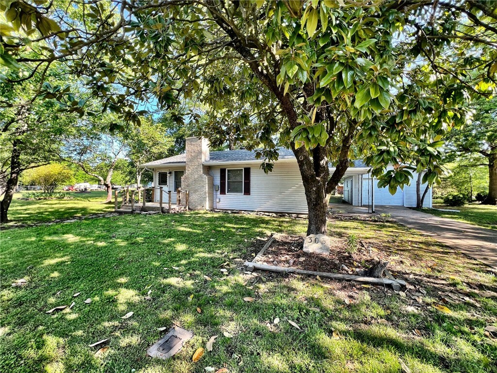 Property Photo: 303 W Elm AR 72644