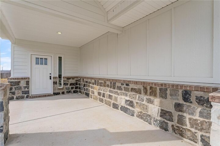 Property Photo:  740 Kendra Street  AR 72753 