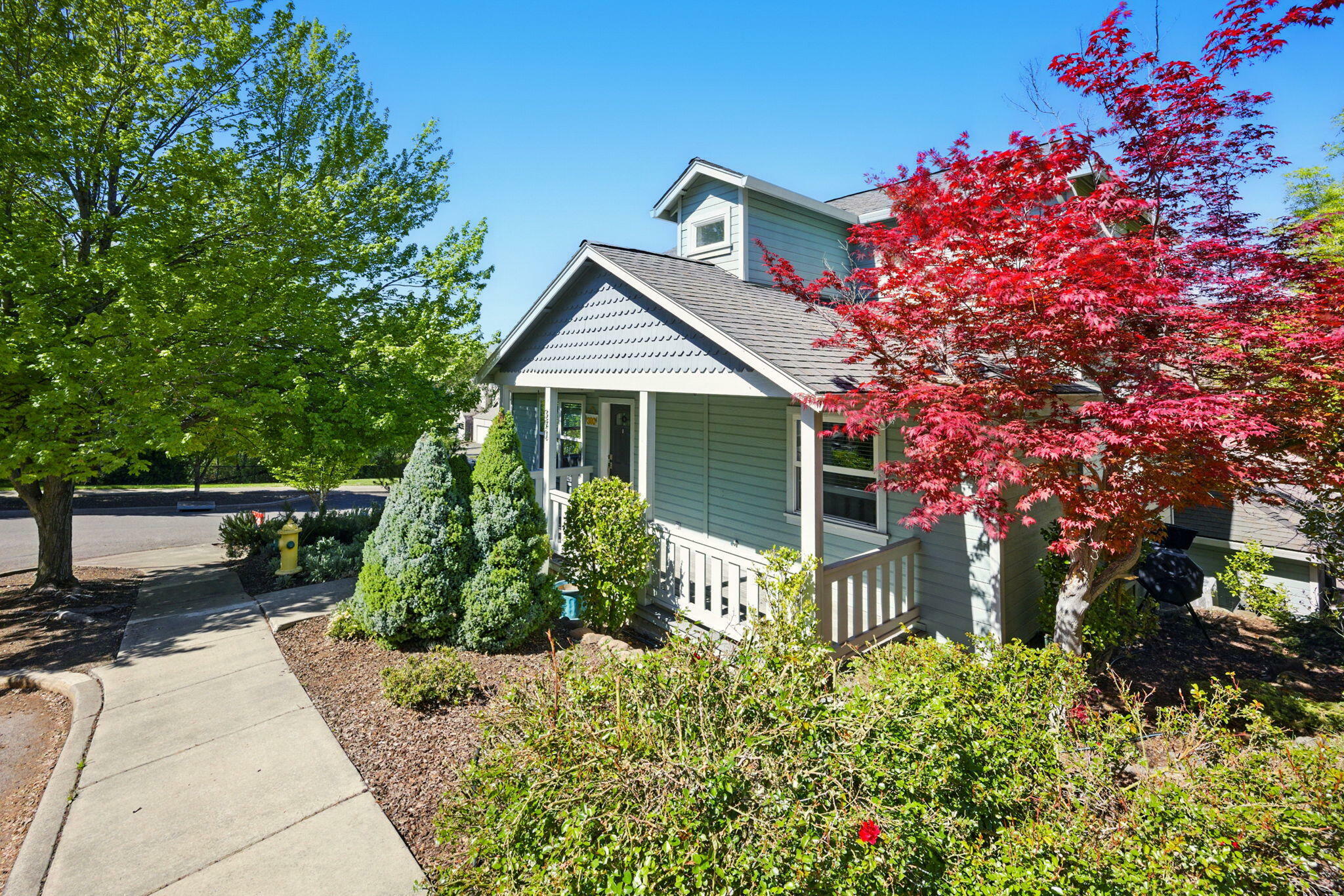 Property Photo: 390 Hemlock Lane OR 97520