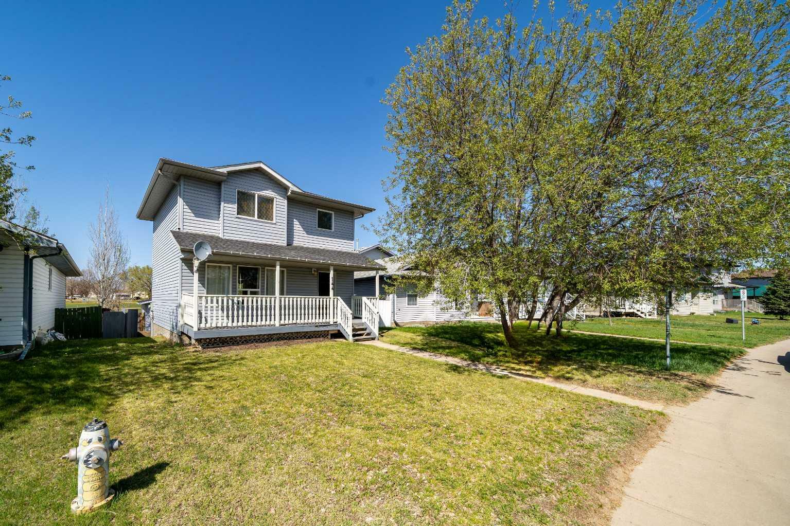 Property Photo: 144 Pleasant Park Road W AB T1R 1H5